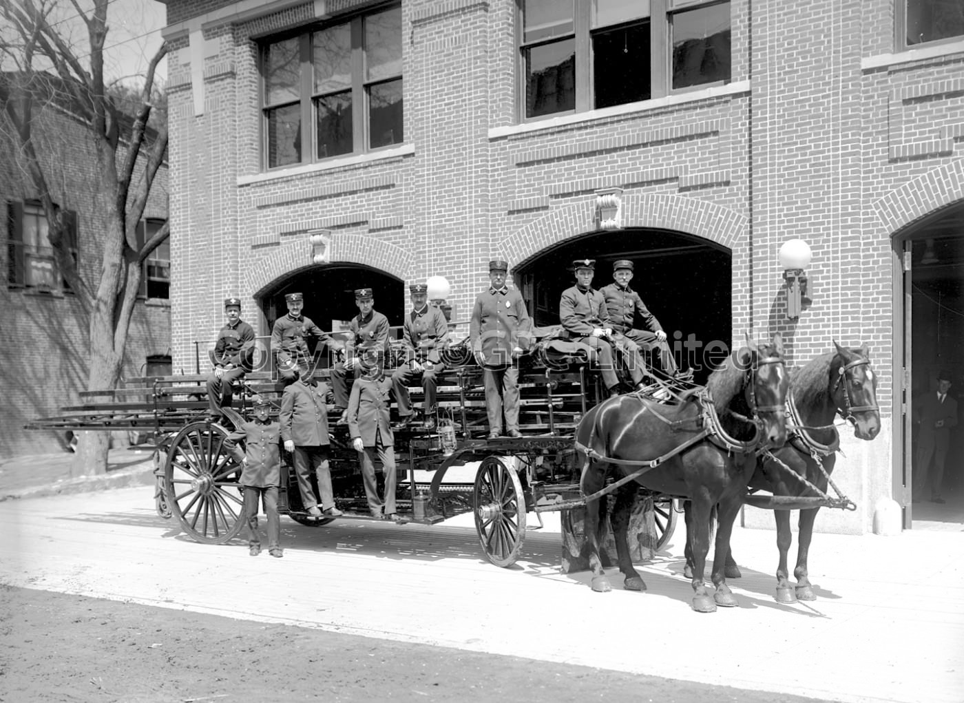 Fire Men Horse Drawn Ladder Truck - Retro Photos