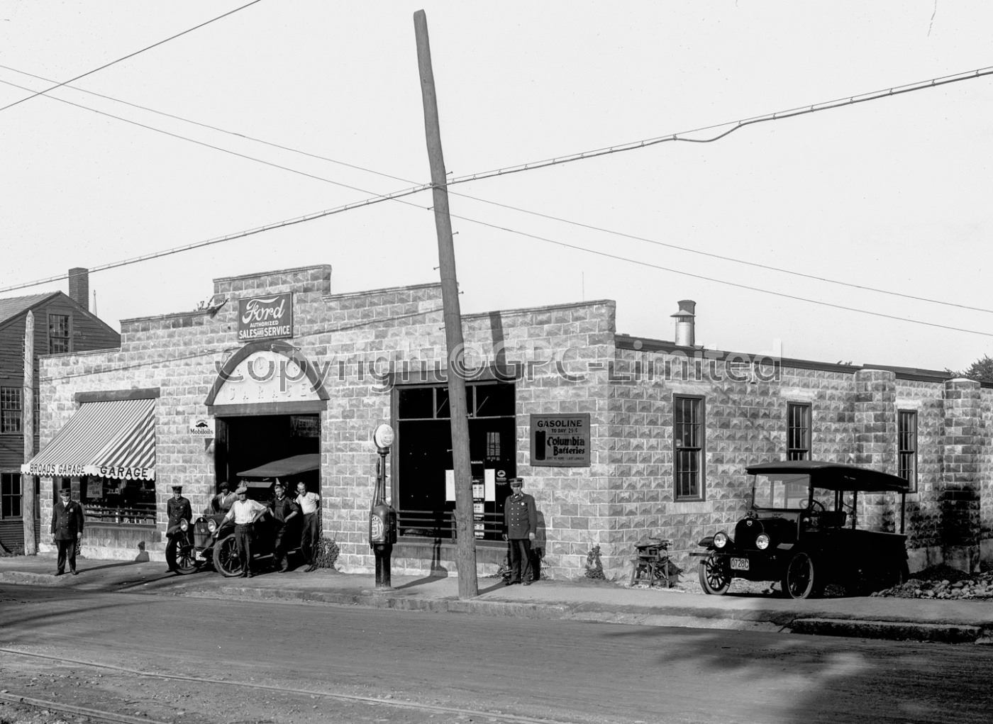 Ford Sales And Service 1918 - Retro Photos