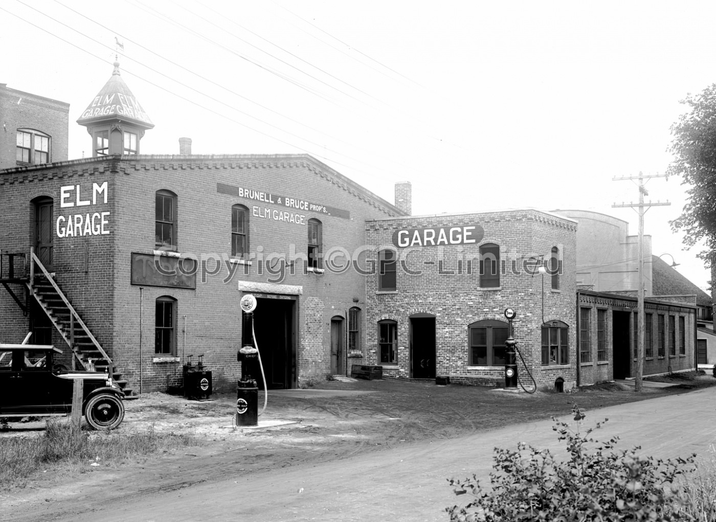 Elm Garage - Retro Photos